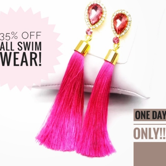 Jewelry - SOLD OUT!!Pink Jeweled Tassel Earrings~NEW!💖🌺🦄